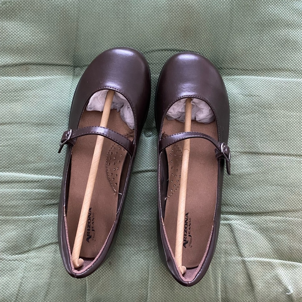 Girls shoes size 4M. Back to school or Sunday Best Flat Ballet style. Brand New!